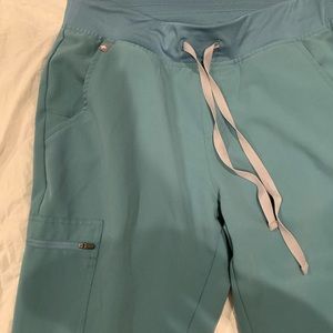 Figs scrub bottoms. Medium TALL. Joggers.